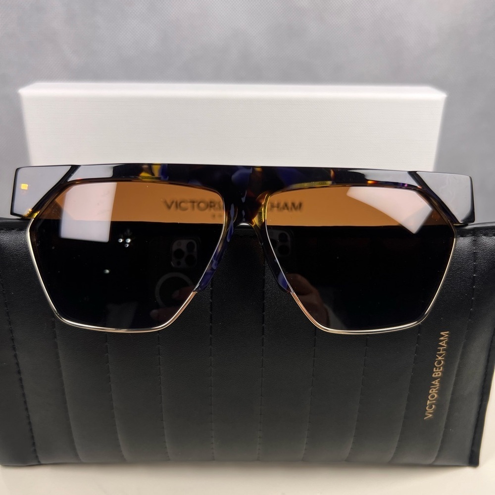 NIB Victoria Beckham VB622S Sunglasses in stunning blue and tortoise hues